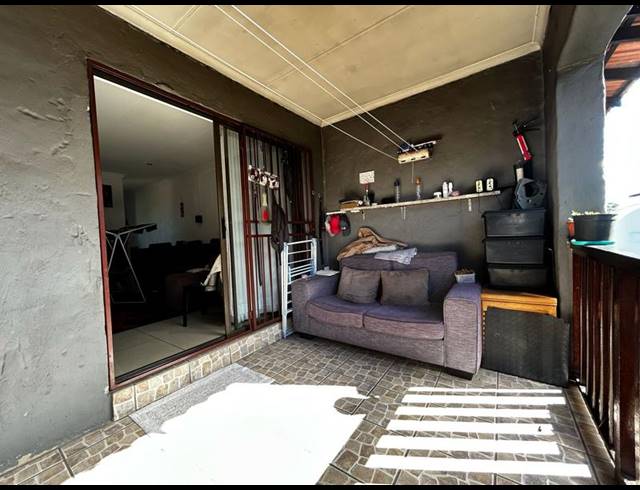 2 BEDROOM APARTMENT FOR SALE IN VORNA VALLEY